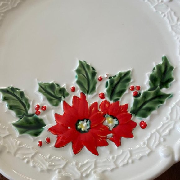 1-Christmas Porcelain Plate with Bright Red Poinsettia Made in Japan Salad Plate - Picture 2 of 4